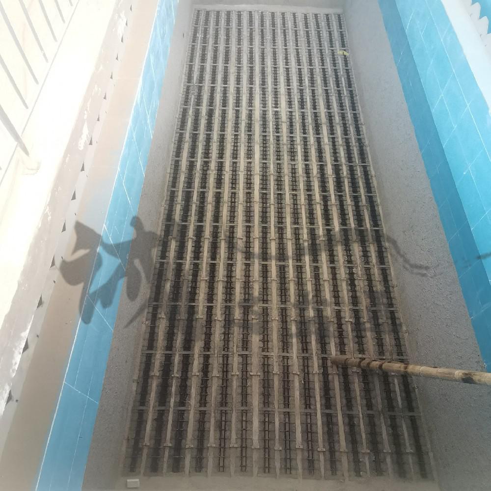 反硝化濾池s型濾磚安裝現場